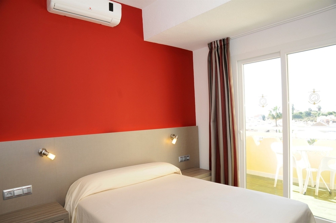 Imagen de la habitación del Hotel Nerja Club by Dorobe Hotels. Foto 10