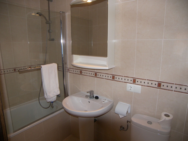 Imagen de la habitación del Hotel Nerja Villas Capistrano. Foto 4