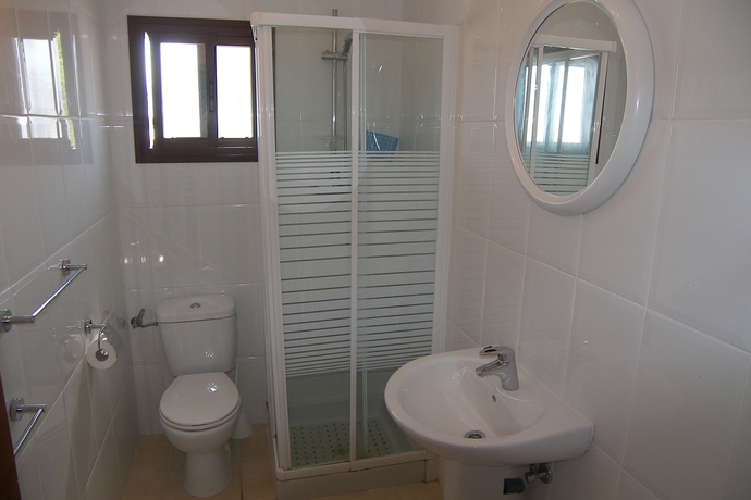 Imagen de la habitación del Hotel Nerja Villas Capistrano. Foto 8