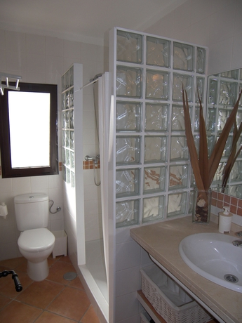 Imagen de la habitación del Hotel Nerja Villas Capistrano. Foto 10