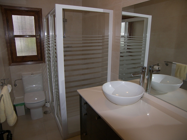 Imagen de la habitación del Hotel Nerja Villas Capistrano. Foto 12