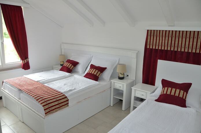 Imagen de la habitación del Hotel Neron Turist Center. Foto 17