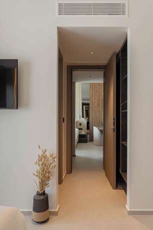 Imagen de la habitación del Hotel Nesean Plaza. Foto 8