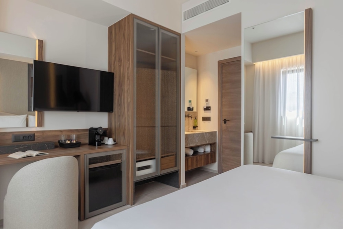 Imagen de la habitación del Hotel Nesean Plaza. Foto 9