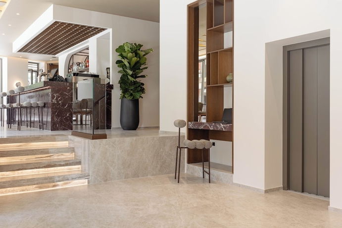 Imagen de los interiores del Hotel Nesean Plaza. Foto 13