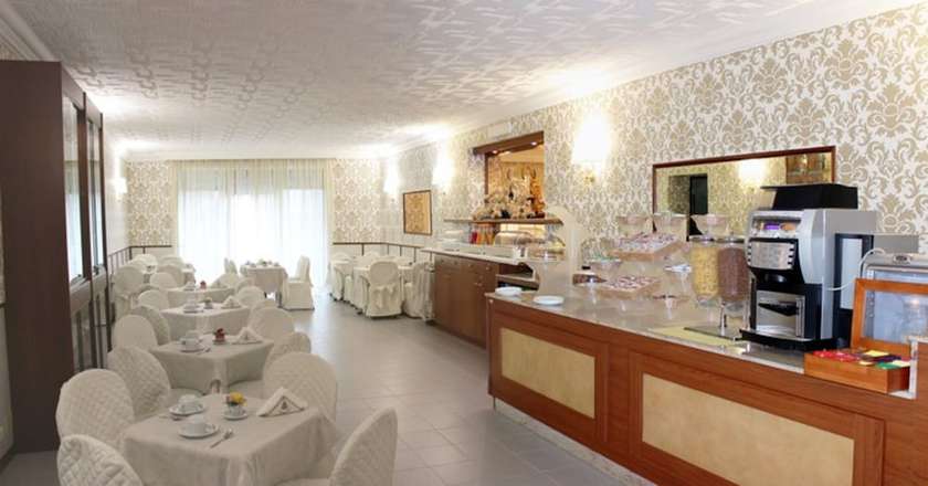 Imagen del bar/restaurante del Hotel Nespolo D\'Oro. Foto 2