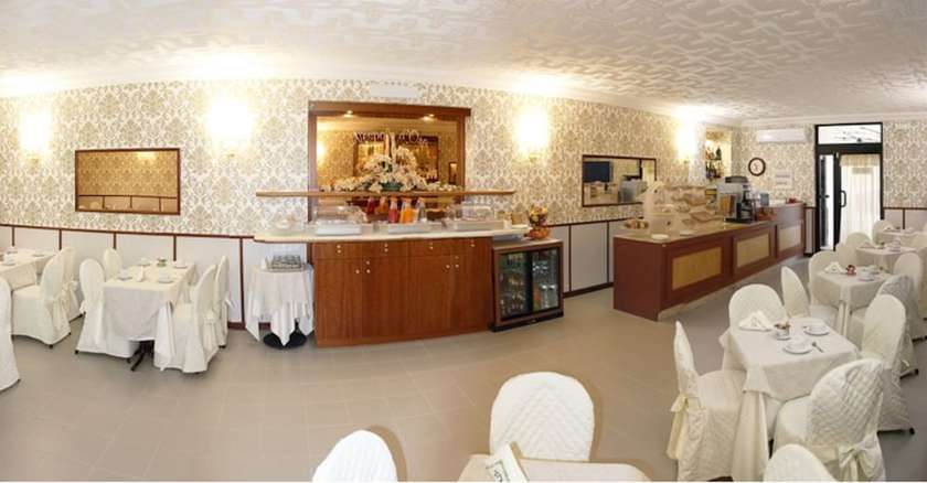 Imagen del bar/restaurante del Hotel Nespolo D\'Oro. Foto 4