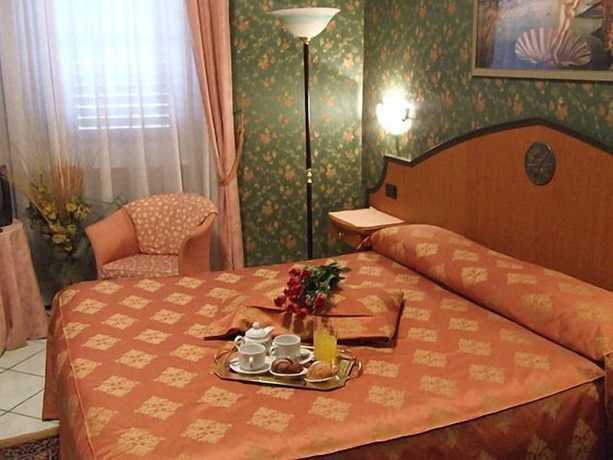 Imagen de la habitación del Hotel Nespolo D\'Oro. Foto 19
