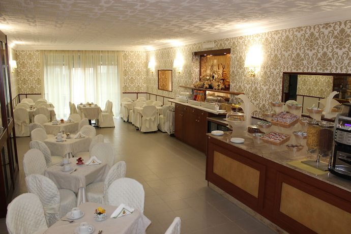 Imagen del bar/restaurante del Hotel Nespolo D\'Oro. Foto 5