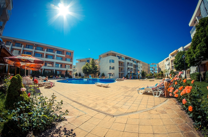 Imagen de la piscina del Hotel Nessebar Fort Club. Foto 16