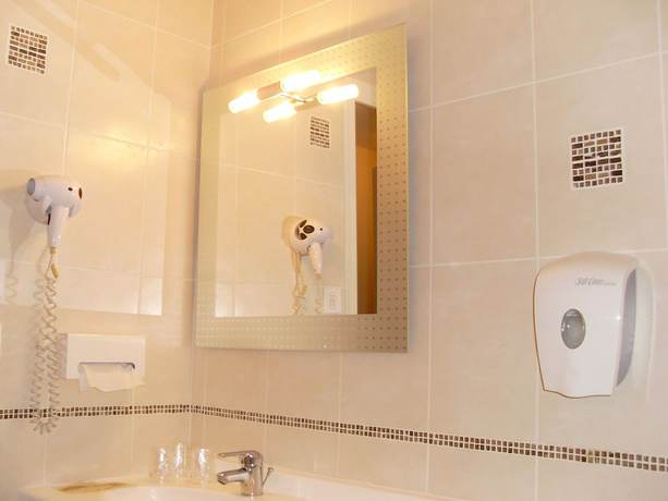 Imagen de la habitación del Hotel Nestor, Bourg-l&egrave;s-Valence. Foto 6