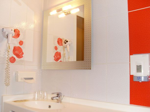 Imagen de la habitación del Hotel Nestor, Bourg-l&egrave;s-Valence. Foto 18