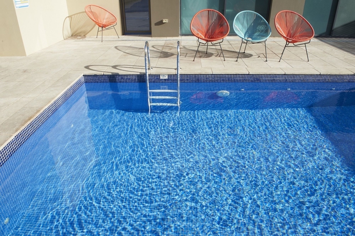 Imagen de la piscina del Hotel Nesuto Parramatta. Foto 15
