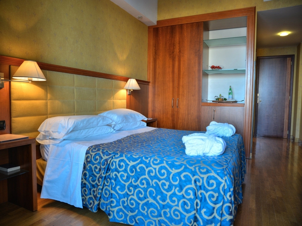 Imagen de la habitación del Hotel Nettuno, Catania. Foto 7