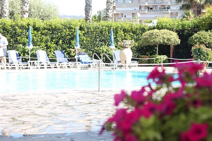 Imagen de la piscina del Hotel Nettuno, Catania. Foto 11