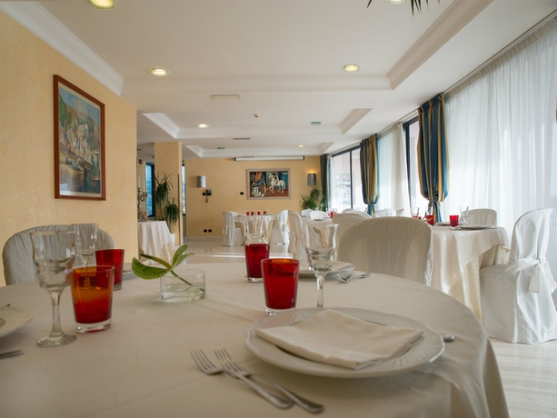 Imagen del bar/restaurante del Hotel Nettuno, Catania. Foto 3