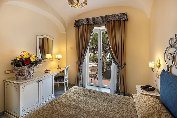 Imagen de la habitación del Hotel Nettuno, Cuotto. Foto 9