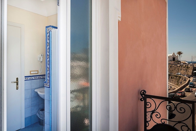 Imagen de la habitación del Hotel Nettuno, Cuotto. Foto 13