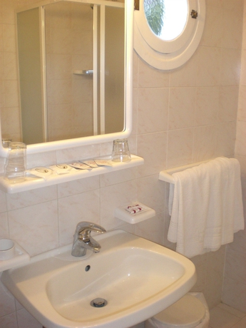 Imagen de la habitación del Hotel Nettuno, Diano Marina. Foto 9