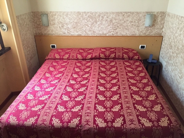 Imagen de la habitación del Hotel Nettuno, Milán. Foto 3