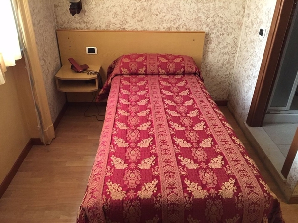 Imagen de la habitación del Hotel Nettuno, Milán. Foto 4