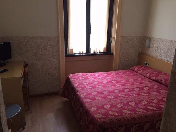 Imagen de la habitación del Hotel Nettuno, Milán. Foto 8