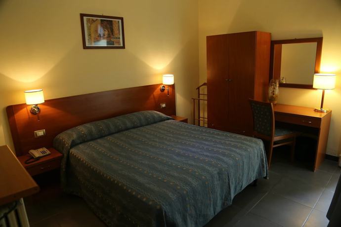 Imagen de la habitación del Hotel Nettuno, N&aacute;poles. Foto 2