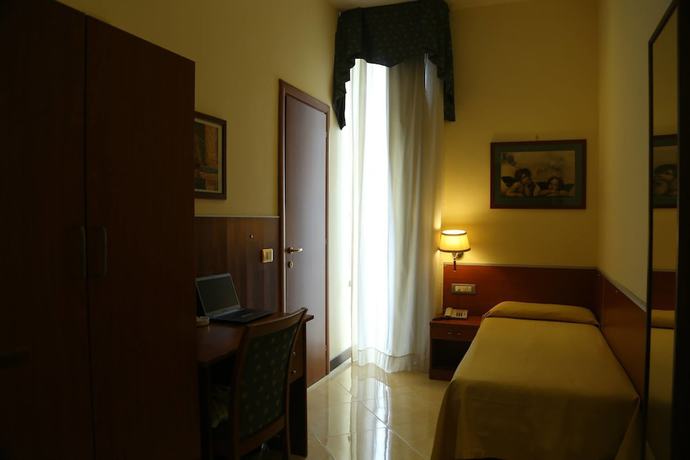 Imagen de la habitación del Hotel Nettuno, N&aacute;poles. Foto 3