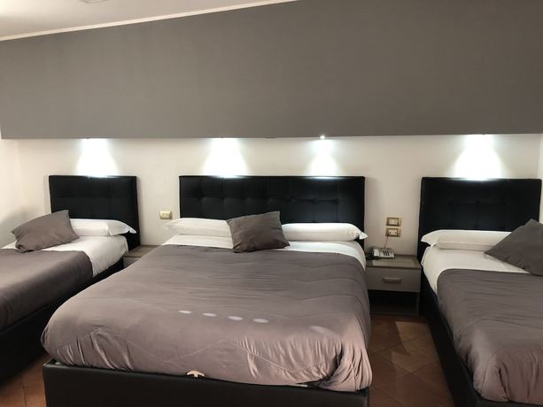 Imagen de la habitación del Hotel Nettuno, N&aacute;poles. Foto 6