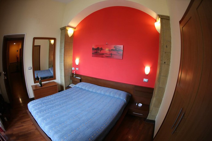 Imagen de la habitación del Hotel Nettuno, N&aacute;poles. Foto 7