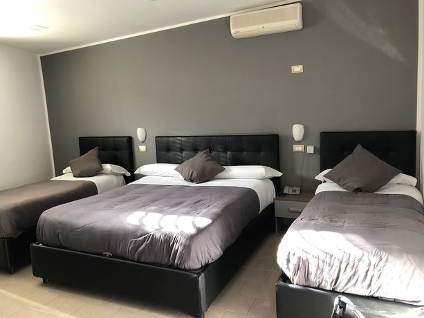 Imagen de la habitación del Hotel Nettuno, N&aacute;poles. Foto 8