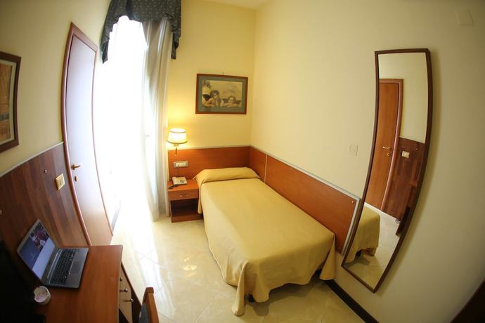 Imagen de la habitación del Hotel Nettuno, N&aacute;poles. Foto 11