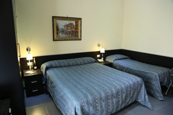 Imagen de la habitación del Hotel Nettuno, N&aacute;poles. Foto 14