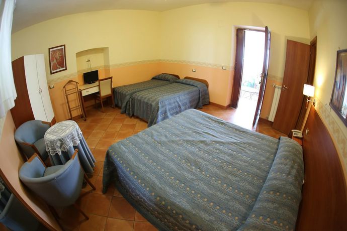 Imagen de la habitación del Hotel Nettuno, N&aacute;poles. Foto 15