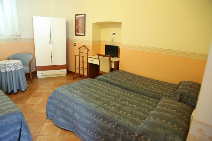 Imagen de la habitación del Hotel Nettuno, N&aacute;poles. Foto 16