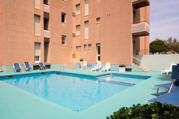 Imagen de la piscina del Hotel Nettuno, Pesaro. Foto 14