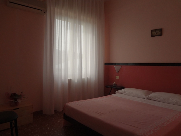 Imagen de la habitación del Hotel Nettuno, Porto San Giorgio. Foto 7