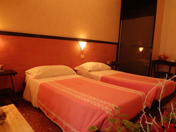 Imagen de la habitación del Hotel Nettuno, Porto San Giorgio. Foto 8