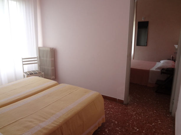 Imagen de la habitación del Hotel Nettuno, Porto San Giorgio. Foto 10