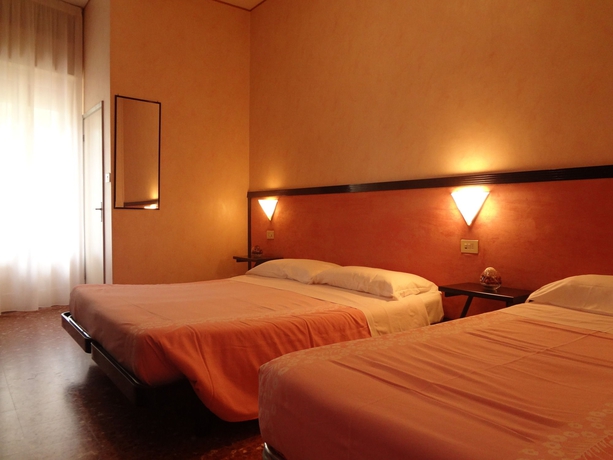 Imagen de la habitación del Hotel Nettuno, Porto San Giorgio. Foto 11