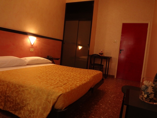 Imagen de la habitación del Hotel Nettuno, Porto San Giorgio. Foto 12