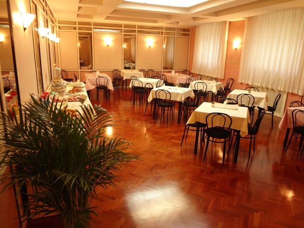 Imagen del bar/restaurante del Hotel Nettuno, Porto San Giorgio. Foto 1