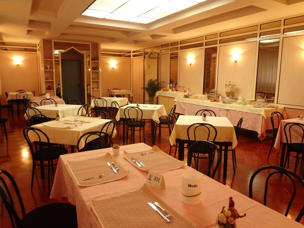 Imagen del bar/restaurante del Hotel Nettuno, Porto San Giorgio. Foto 2