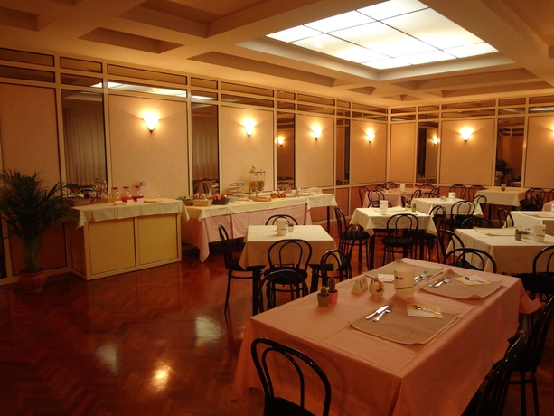 Imagen del bar/restaurante del Hotel Nettuno, Porto San Giorgio. Foto 3