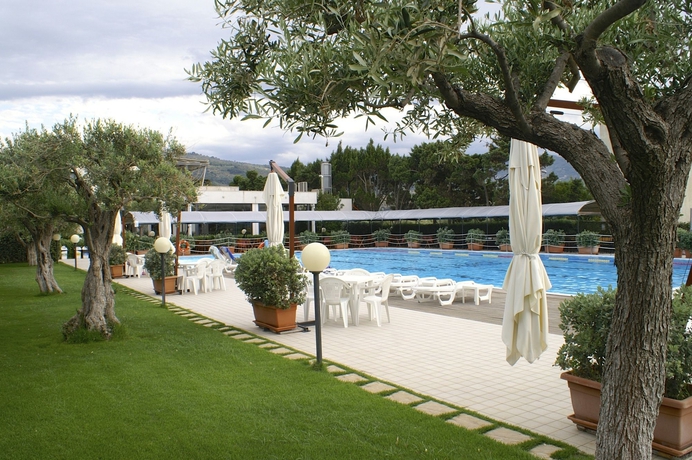 Imagen de la piscina del Hotel Nettuno Resort. Foto 15