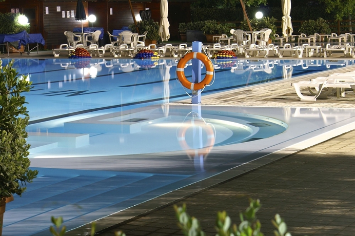 Imagen de la piscina del Hotel Nettuno Resort. Foto 16