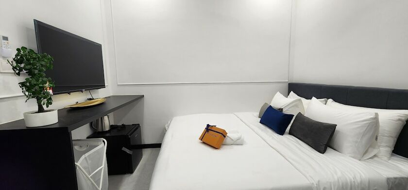 Imagen de la habitación del Hotel Neu Suites 3rdnvenue By Perfect Host. Foto 11