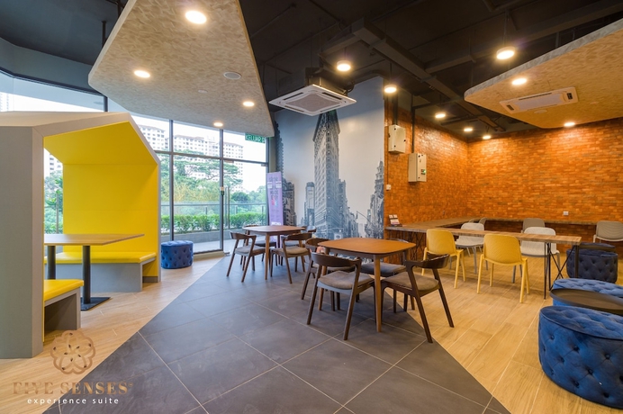 Imagen del bar/restaurante del Hotel Neu Suites Residence By Five Senses. Foto 3