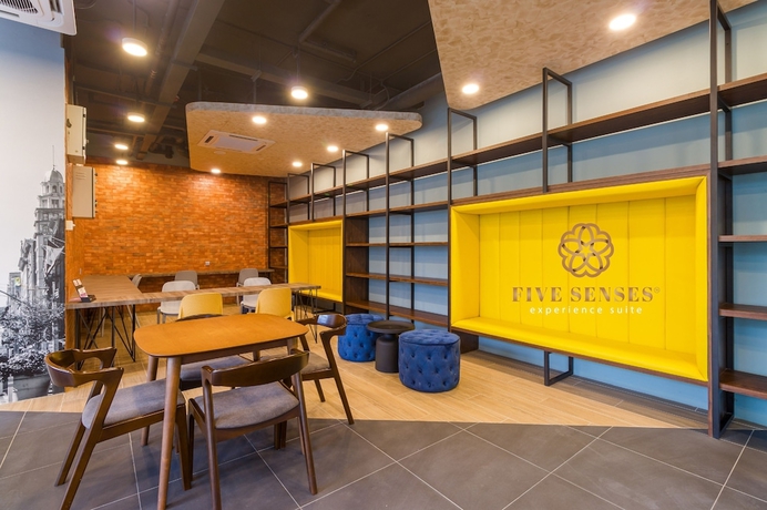 Imagen del bar/restaurante del Hotel Neu Suites Residence By Five Senses. Foto 4