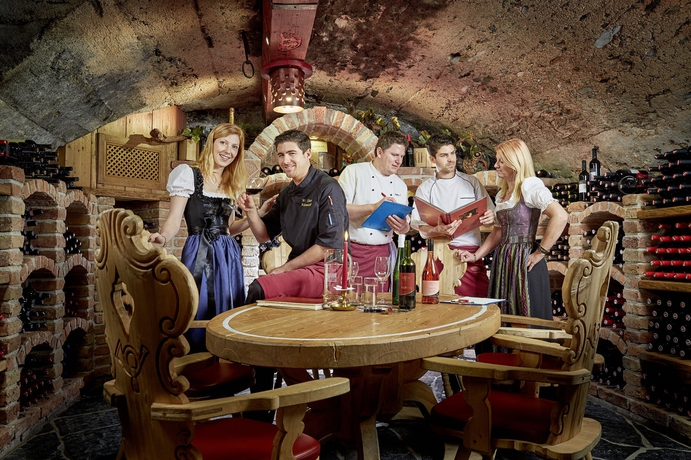 Imagen del bar/restaurante del Hotel Neue Post, MAYRHOFEN. Foto 2